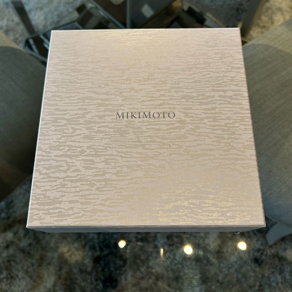 Brand New in Box Mikimoto Reserve 8.5 x 8 Akoya Pearl Strand Necklace - Picture 6 of 8